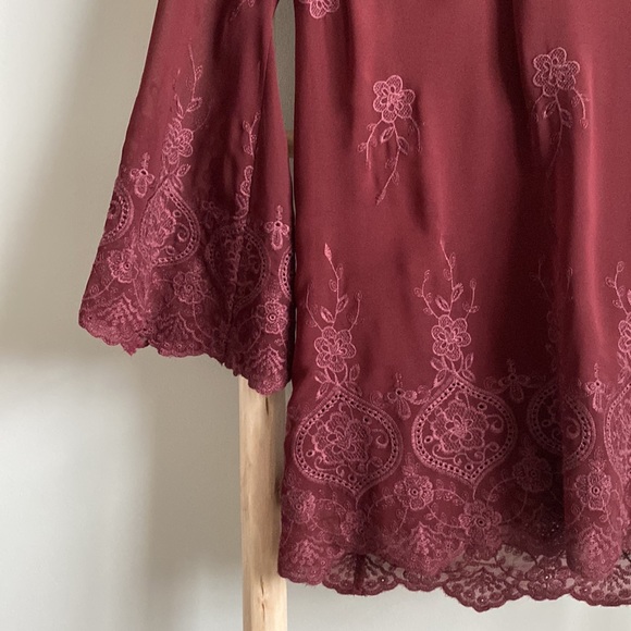 WAYF Halifax Embroidered Bell Sleeve Shift Dress Sz XS - Picture 6 of 8